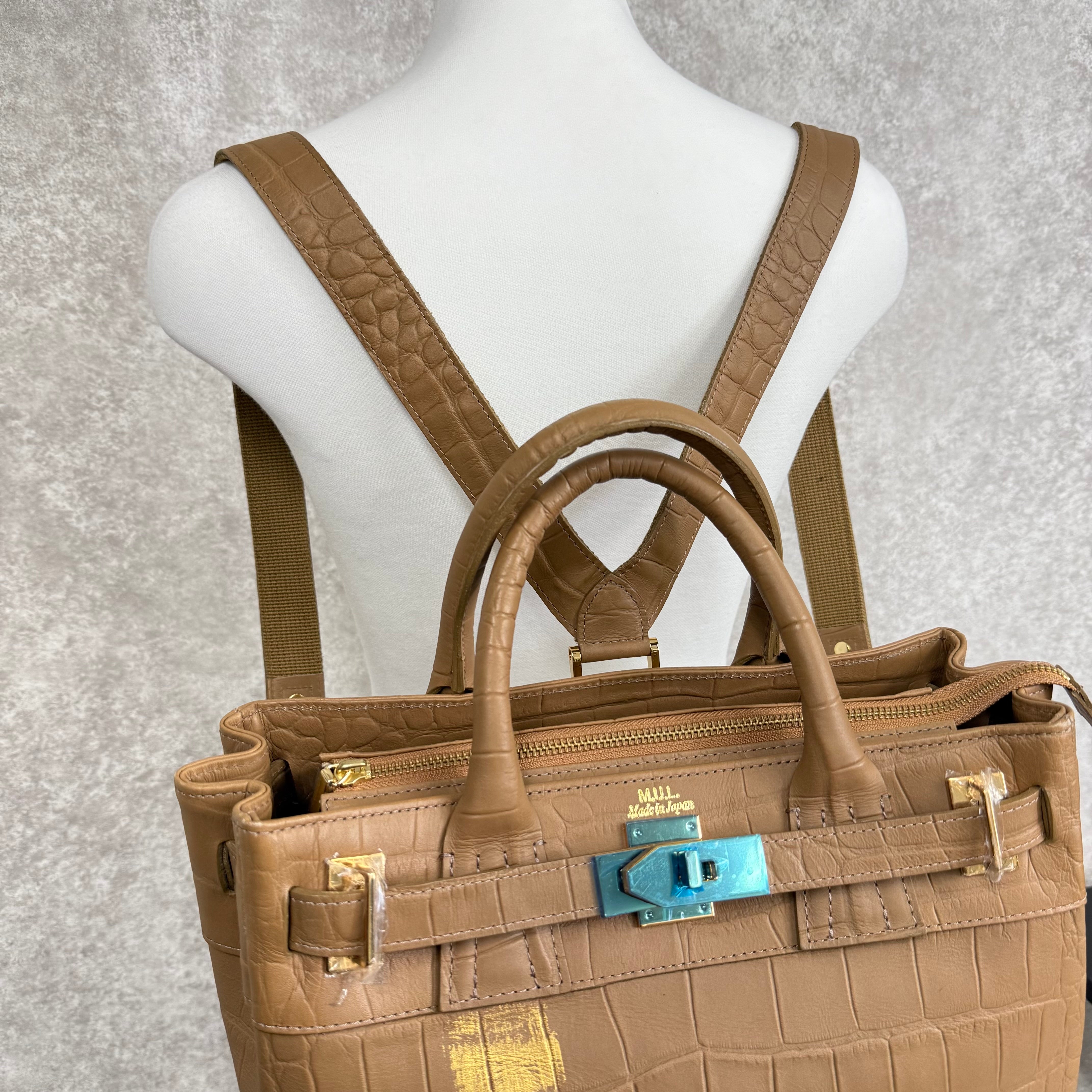 【MUL007】バックパックM　‐スムースベージュ‐　クロコダイル型押し　ゴールド金具　ゴールドライン入り　※7/2〜7/12より事務所から順次発送予定