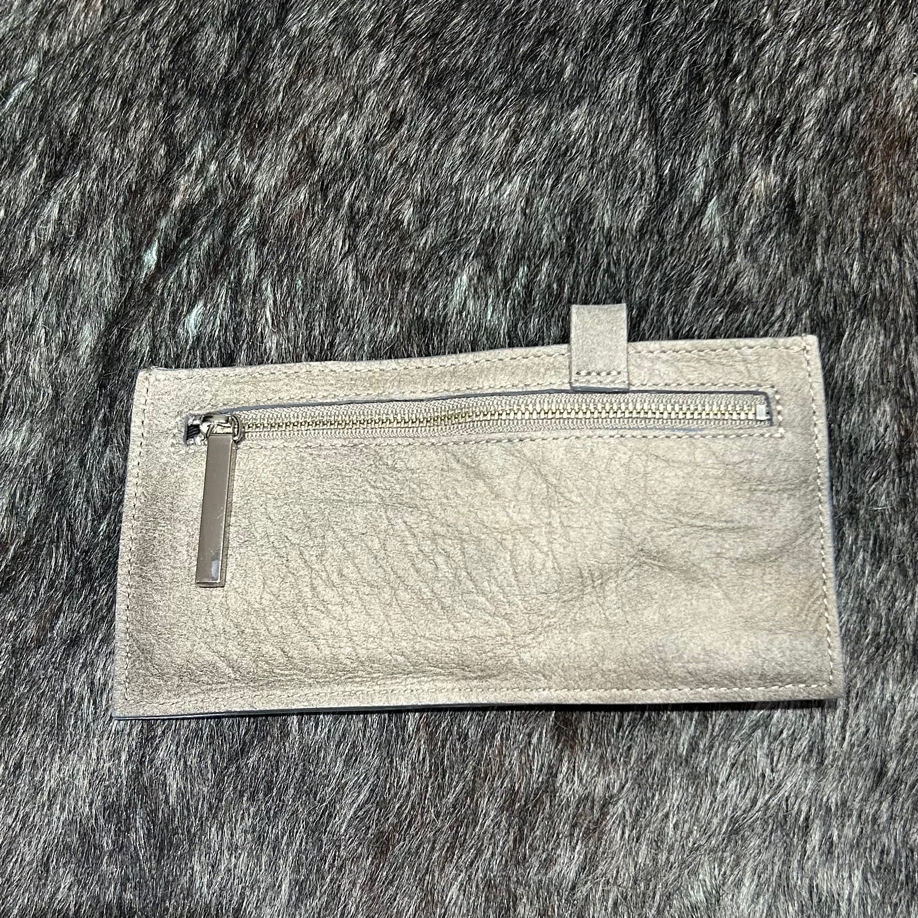 ⚠️予約【MUL027-502339】 フラットロングウォレット　-エンボスグレージュ-　※R7. 6月末納品予定
