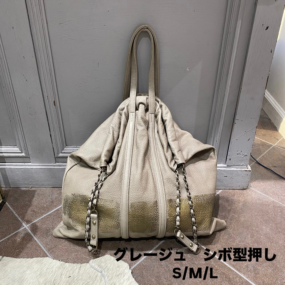⚠️予約【M.U.L.】トラストート シボ型押し/ゴールドライン/マットゴールドチェーン -グレージュ-　※R7. 6月末納品予定