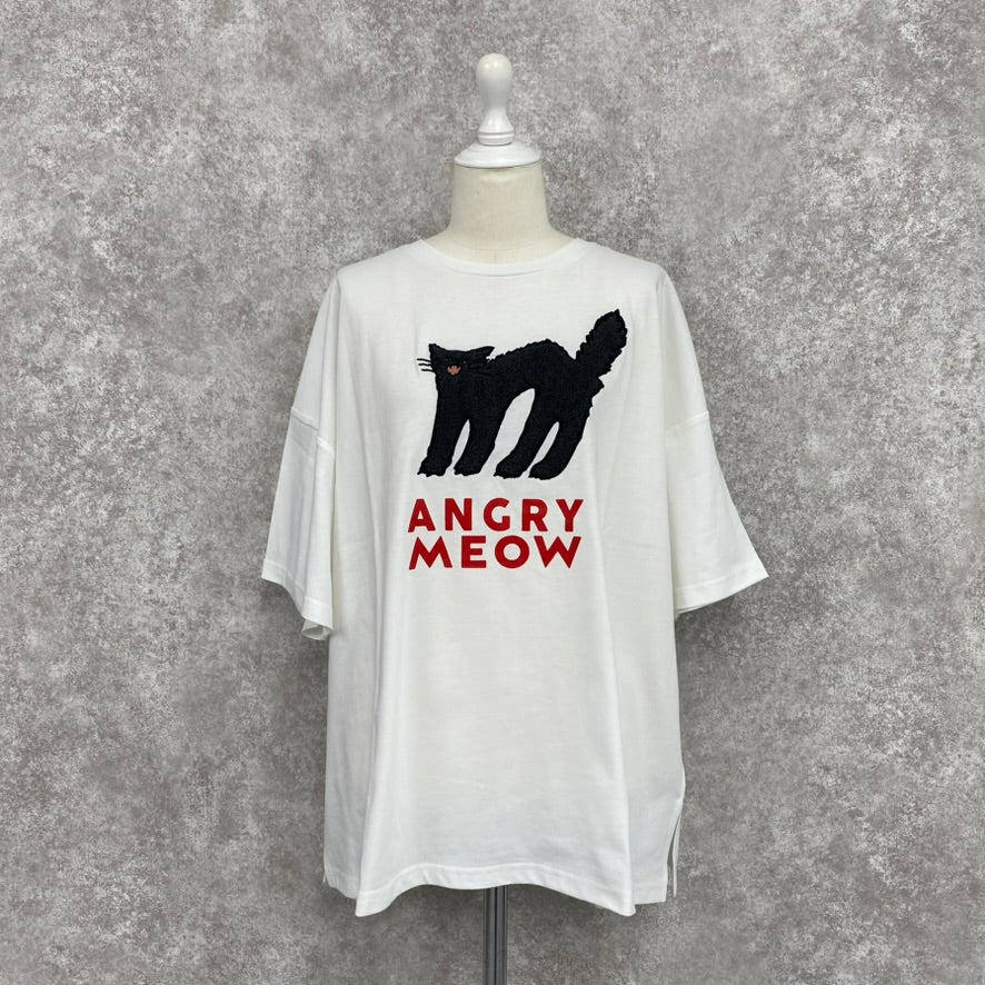 ANGRY ネコ刺繍 BIG Tシャツ -オフホワイト-　※7/16~22より順次発送予定