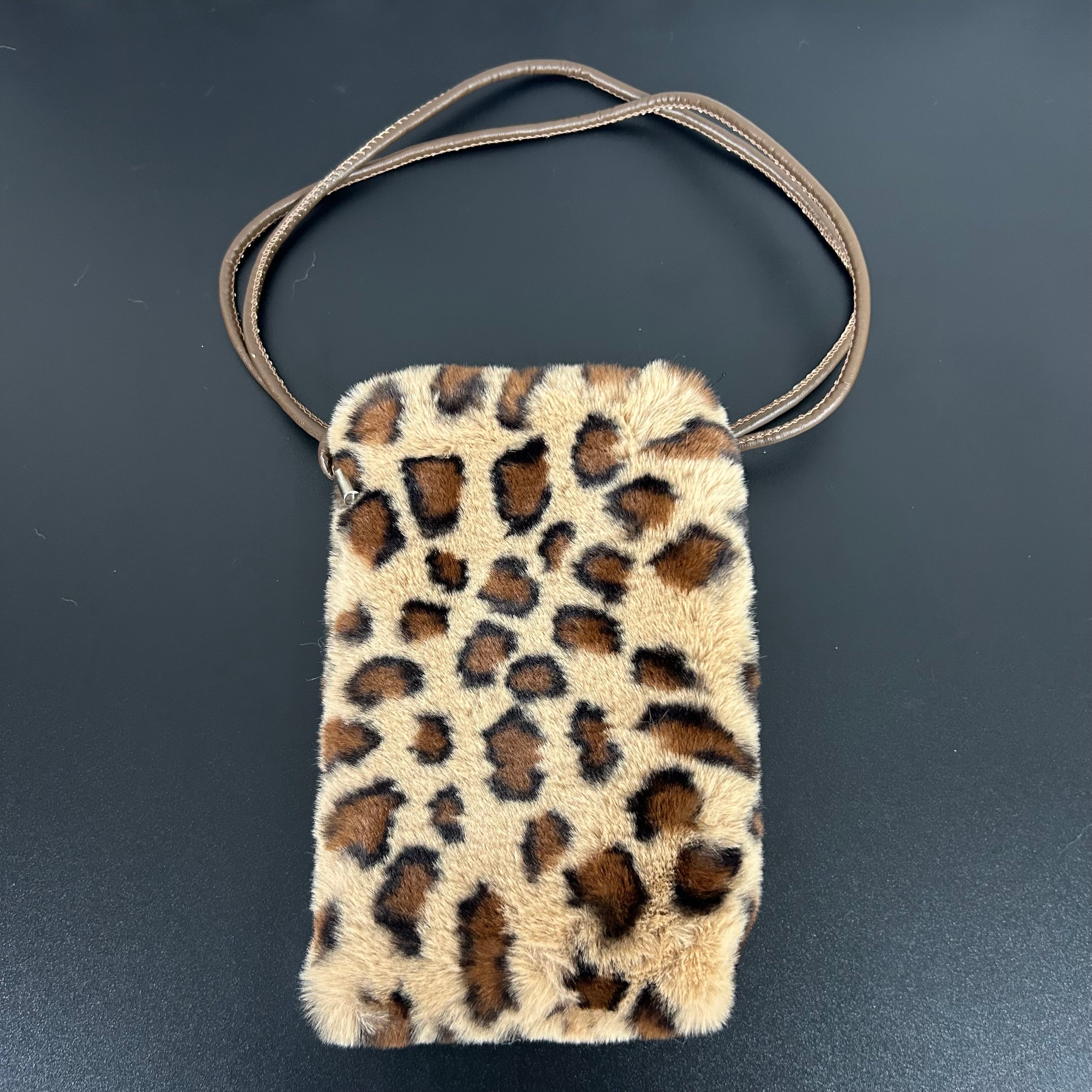 ふわふわファースマホショルダーレオパード柄   -ブラウン-  ※11/12~11/18頃より順次発送