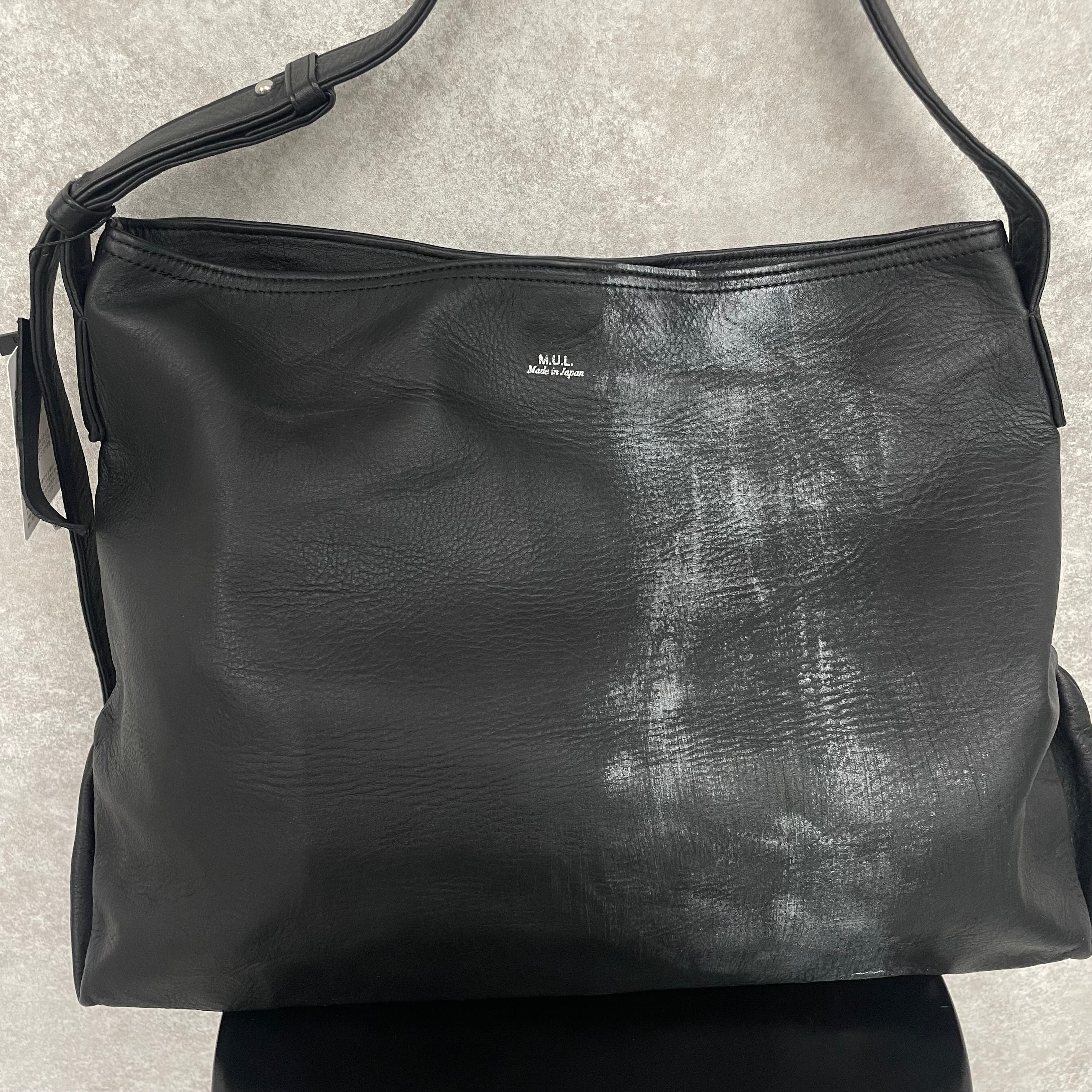 【MUL103】テールショルダーM　ダメージオイルレザー　-ブラック-　洗い加工ソフト　シルバーライン入り　※7/2〜7/12より事務所から順次発送予定