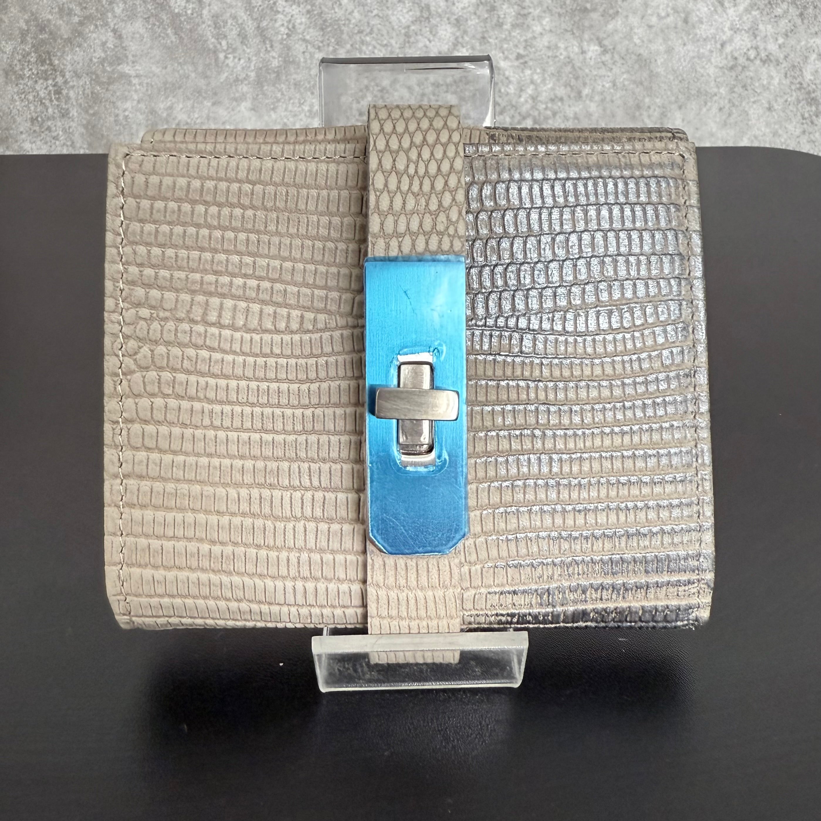 【MUL124】ミニウォレット　‐グレージュ‐　リザード型押し　シルバー金具　シルバーライン入り　※7/2〜7/12より事務所から順次発送予定