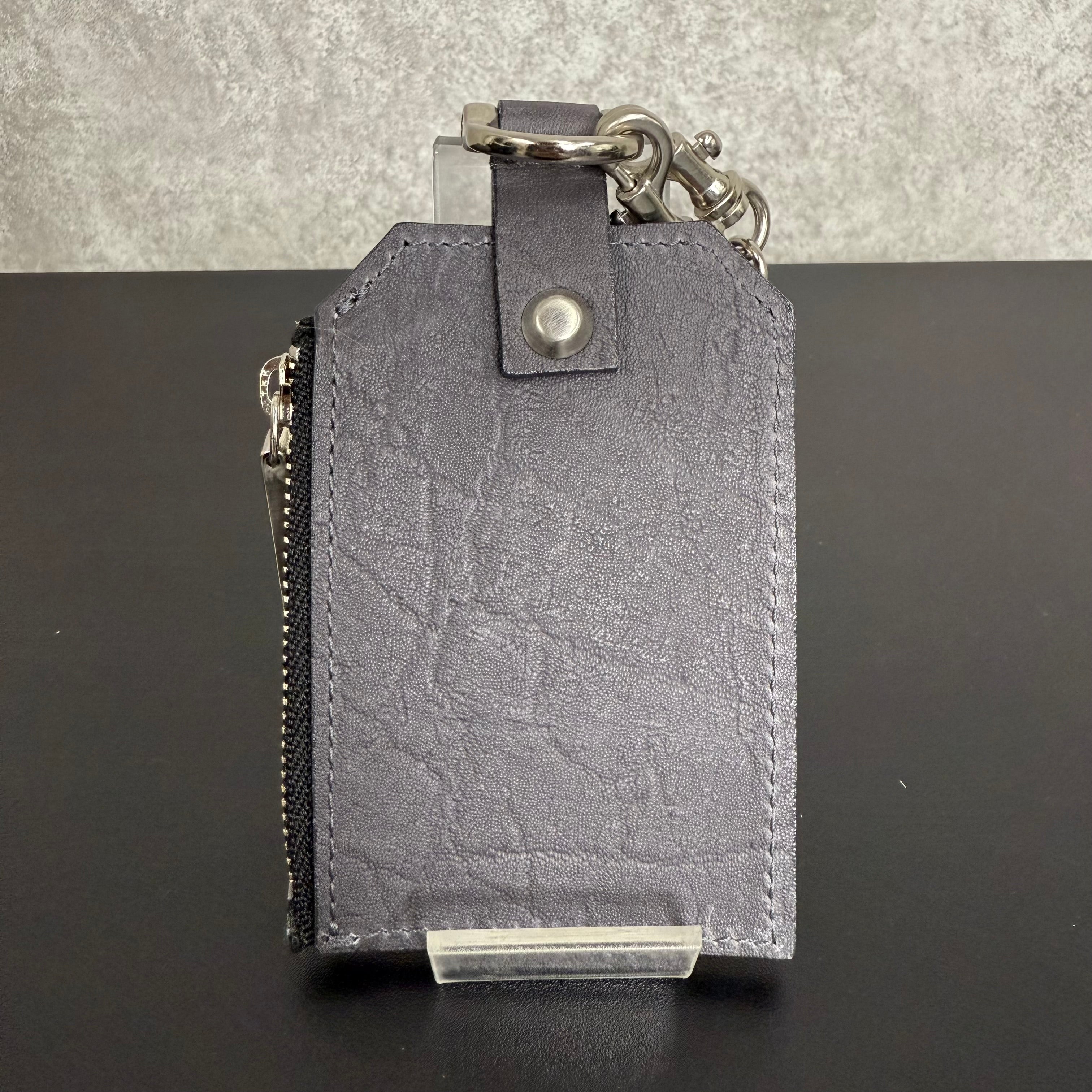 【MUL028】チェーンパスケース　‐グレー‐　エレファント型押し　シルバー金具　ピンクライン入り　※7/2〜7/12より事務所から順次発送予定