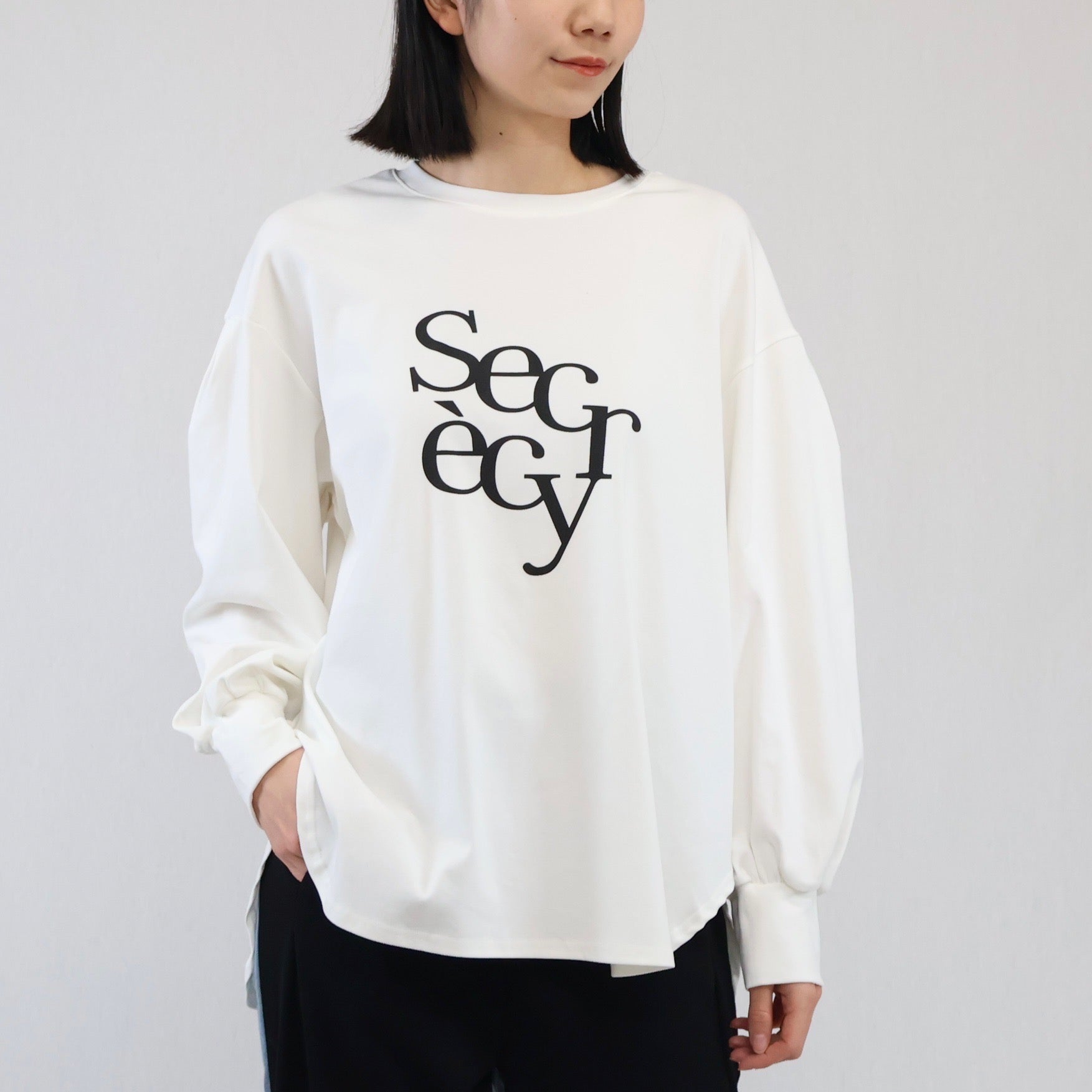 ロゴプリント長袖Tシャツ　A　※3/5~11頃より順次発送