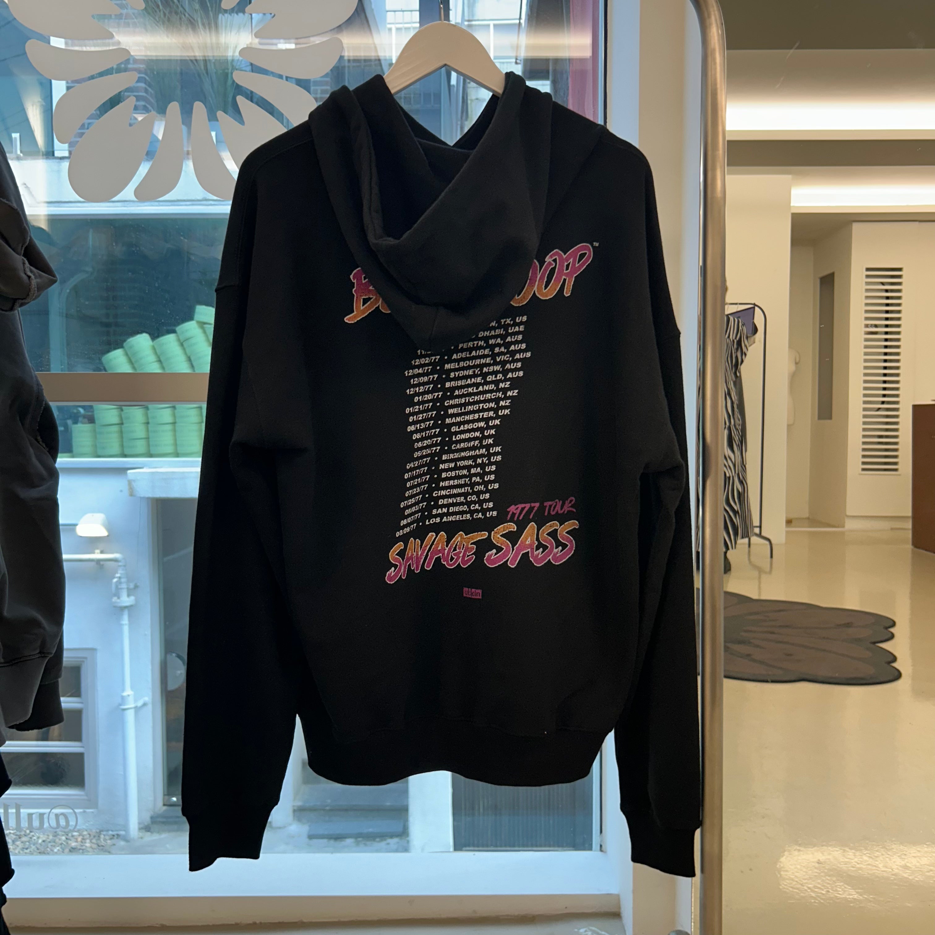 ※予約商品【ULKIN】ULKIN X BETTYBOOP Glamor Sweatshirt Hoodie-BLACK-　※12月頃より順次配送予定