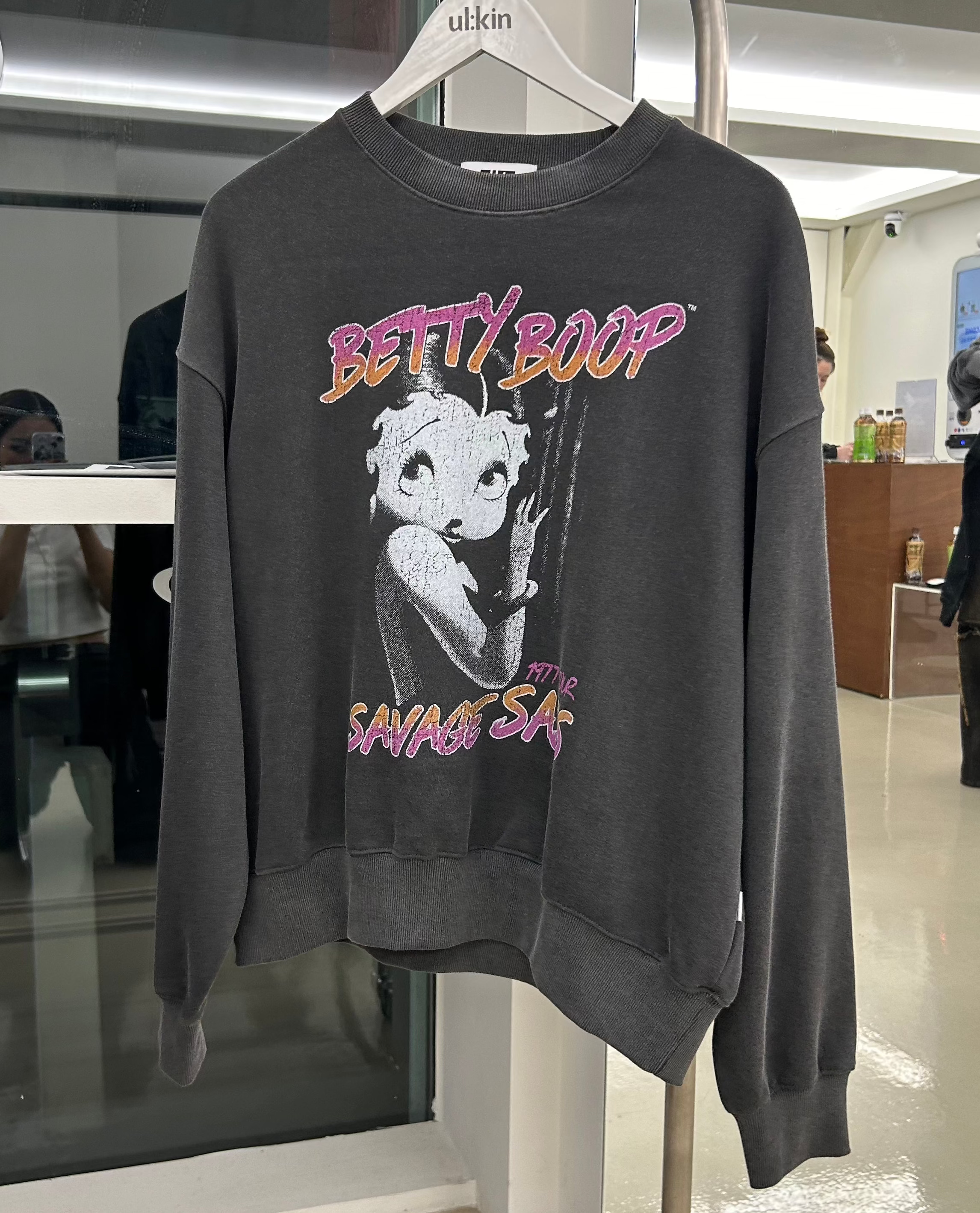 ※予約商品【ULKIN】ULKIN X BETTYBOOP Glamor Sweatshirt  -BLACK-　※12月頃より順次配送予定