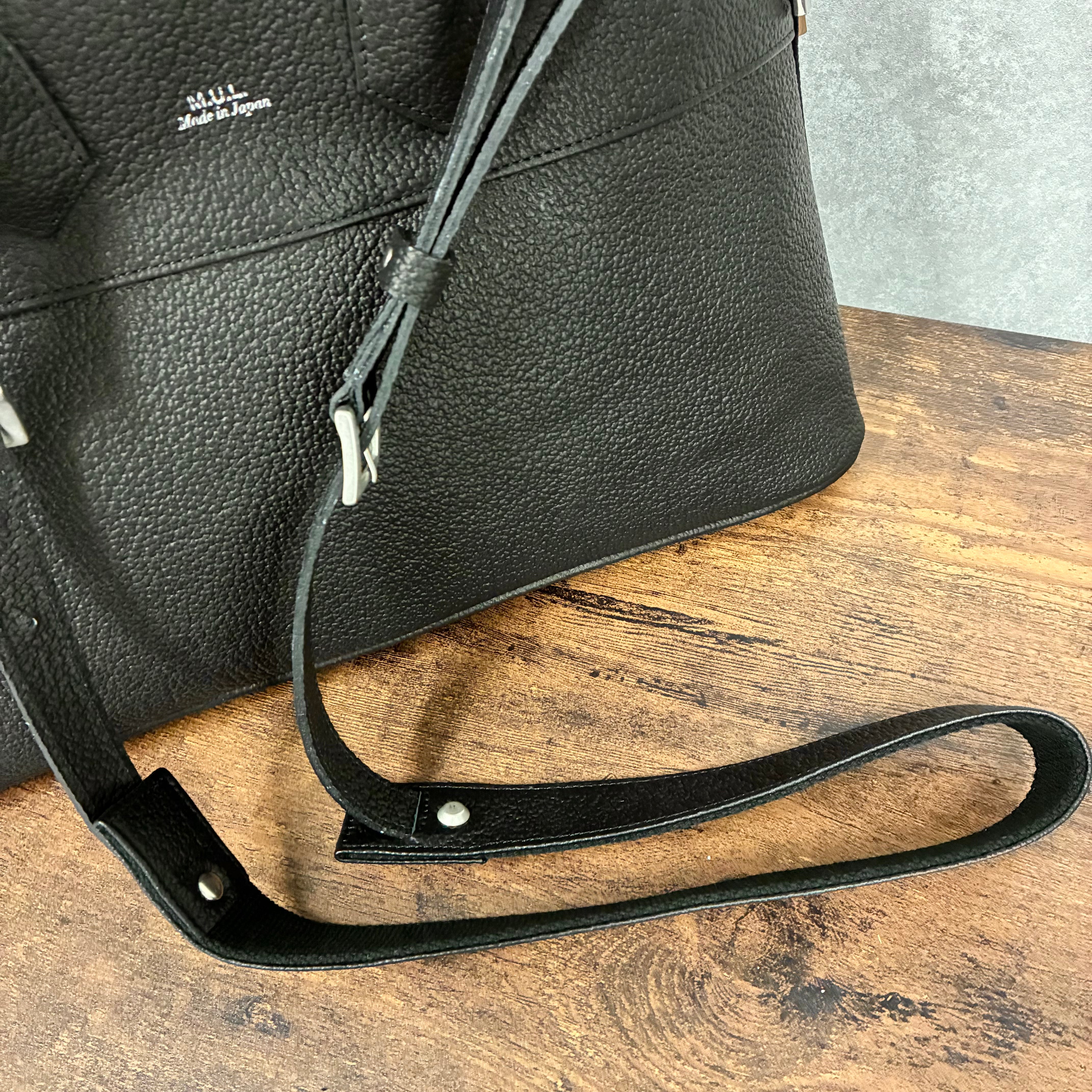 【MUL079-BK-SB】ラウンドトートM　シボ型押し  ブラック　ラインなし　※7/2〜7/12より事務所から順次発送予定
