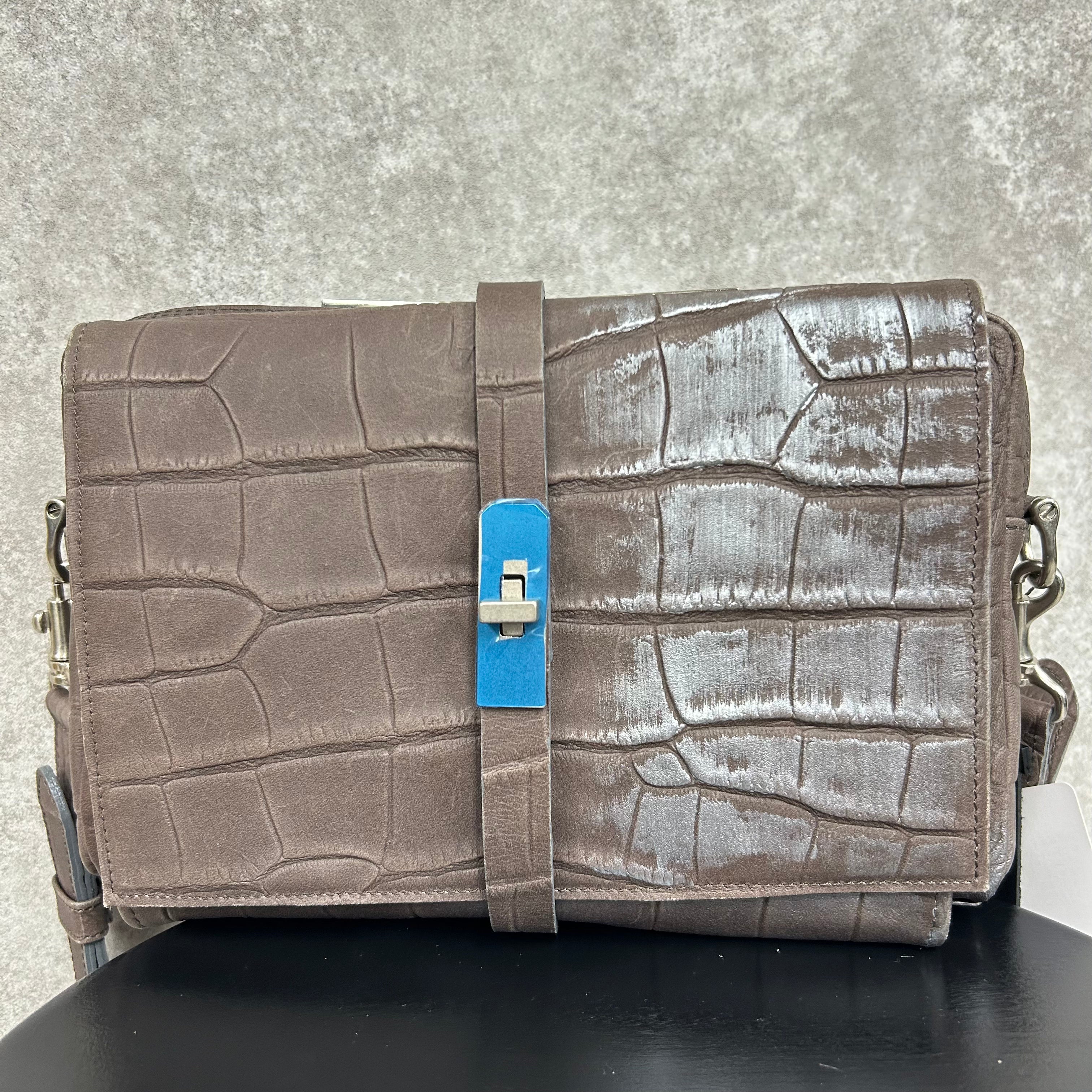 【MUL040】ショルダーバッグ　オークダーク　クロコダイル型押し　レザーショルダー　-シルバーライン-　※2/10〜17頃より順次発送予定