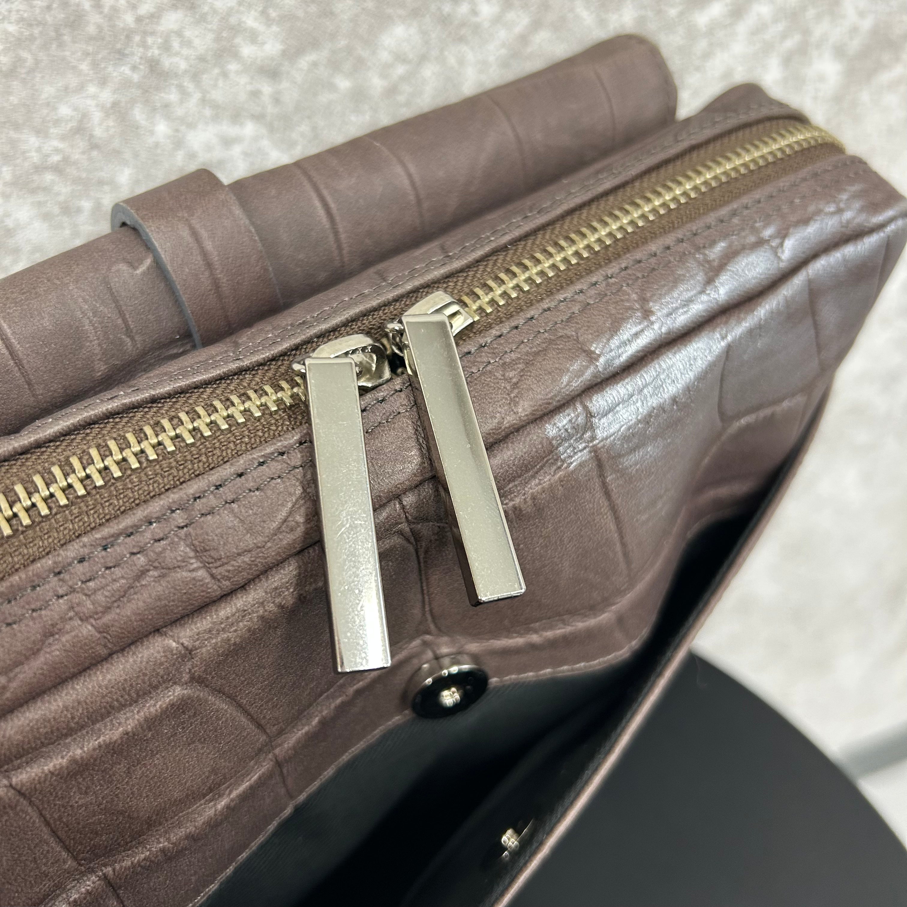 【MUL040】ショルダーバッグ　オークダーク　クロコダイル型押し　レザーショルダー　-シルバーライン-　※2/10〜17頃より順次発送予定