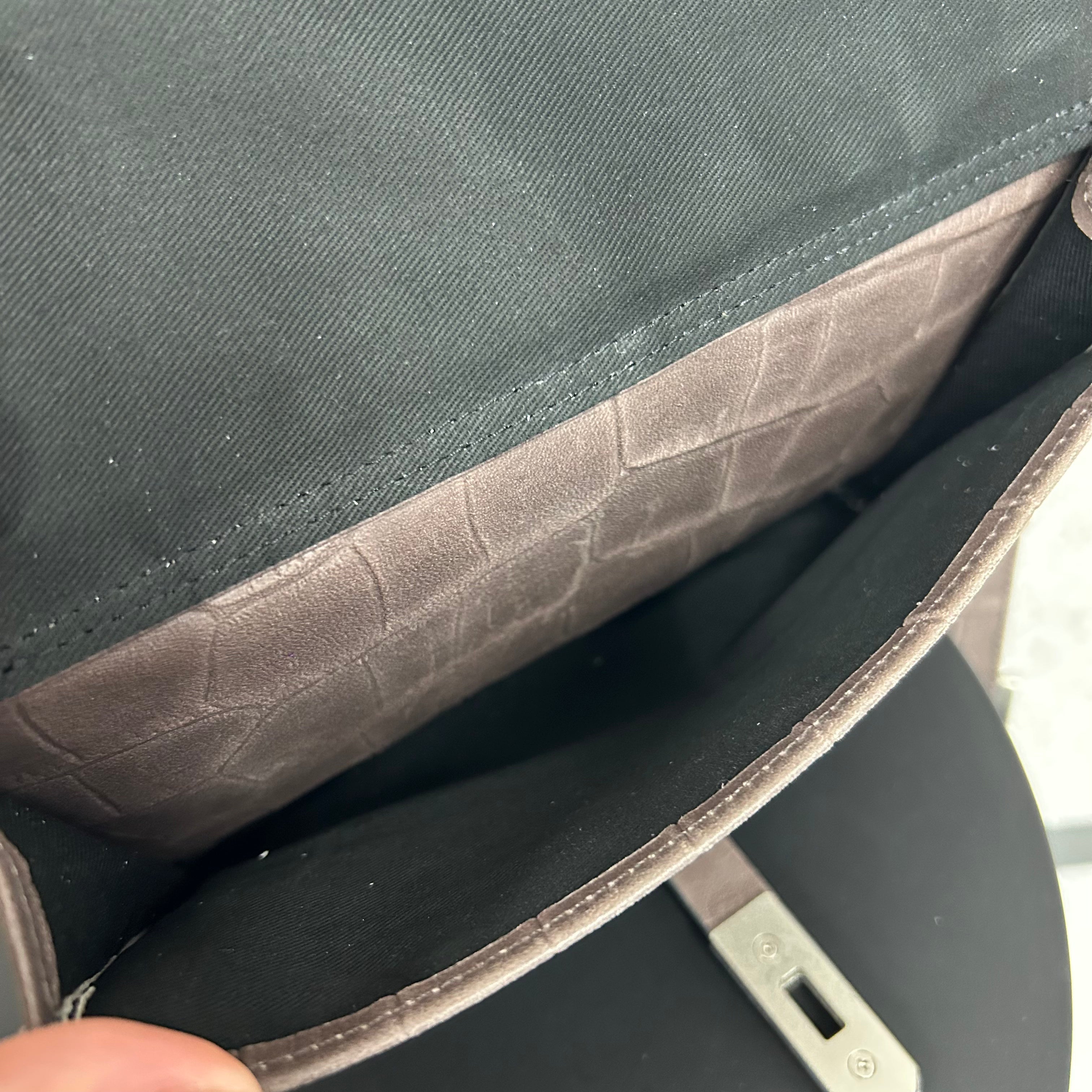 【MUL040】ショルダーバッグ　オークダーク　クロコダイル型押し　レザーショルダー　-シルバーライン-　※2/10〜17頃より順次発送予定