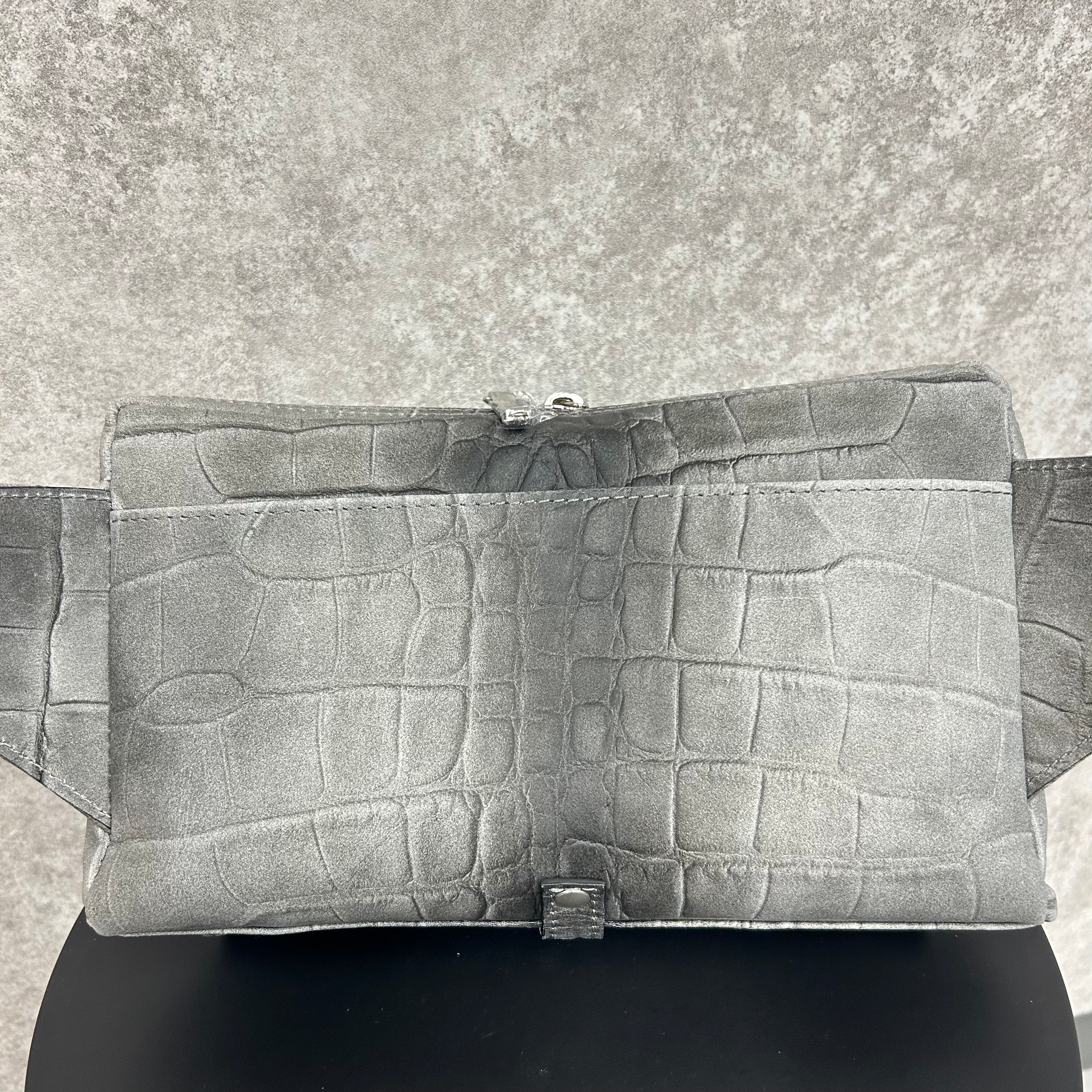 【MUL013】ボディバック　ホワイトヌバック汚し加工　クロコダイル型押し　※2/10〜17頃より順次発送予定