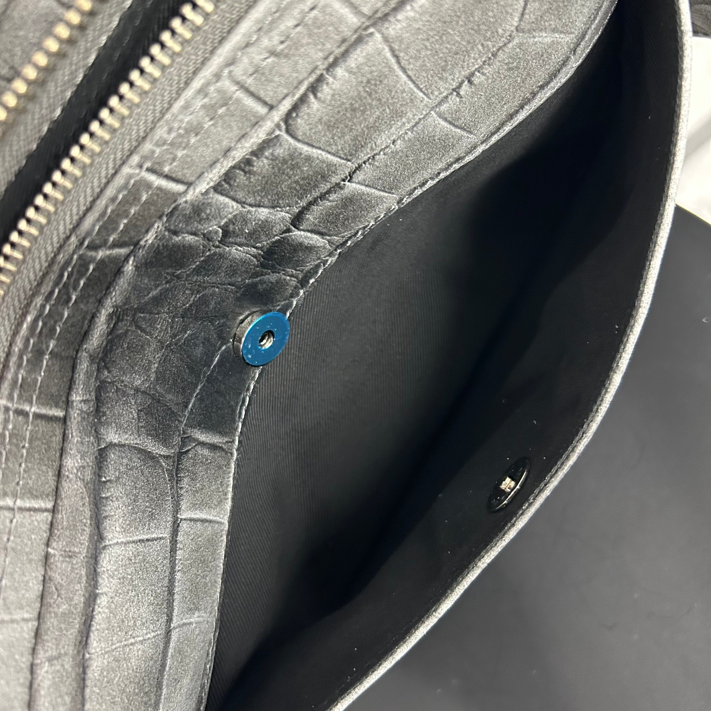 【MUL013】ボディバック　ホワイトヌバック汚し加工　クロコダイル型押し　※2/10〜17頃より順次発送予定