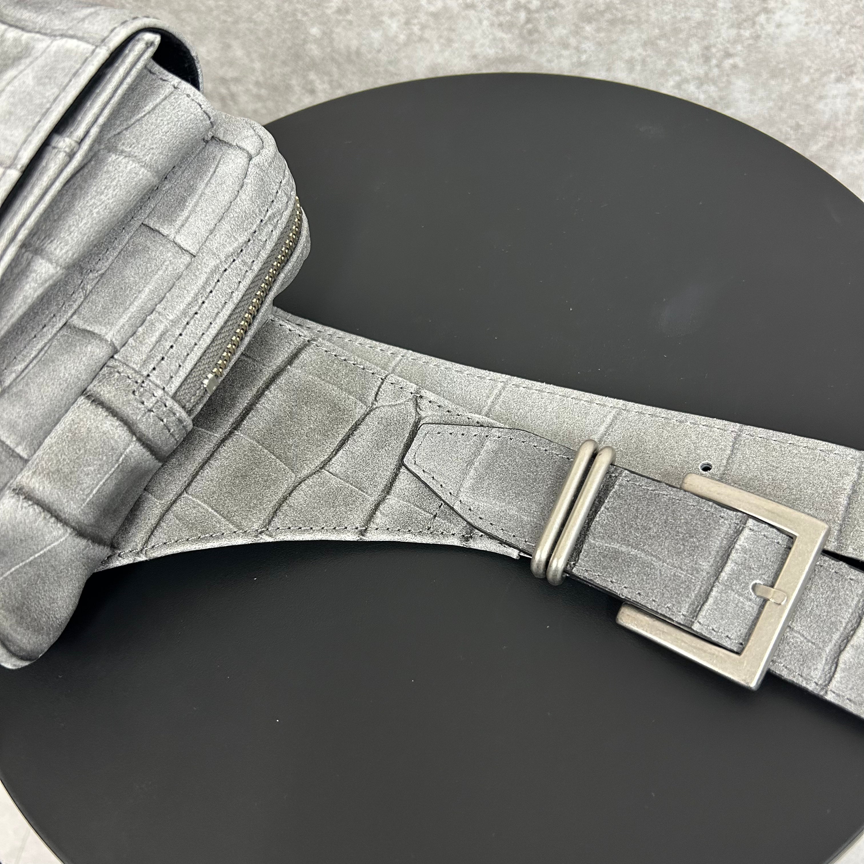 【MUL013】ボディバック　ホワイトヌバック汚し加工　クロコダイル型押し　※2/10〜17頃より順次発送予定