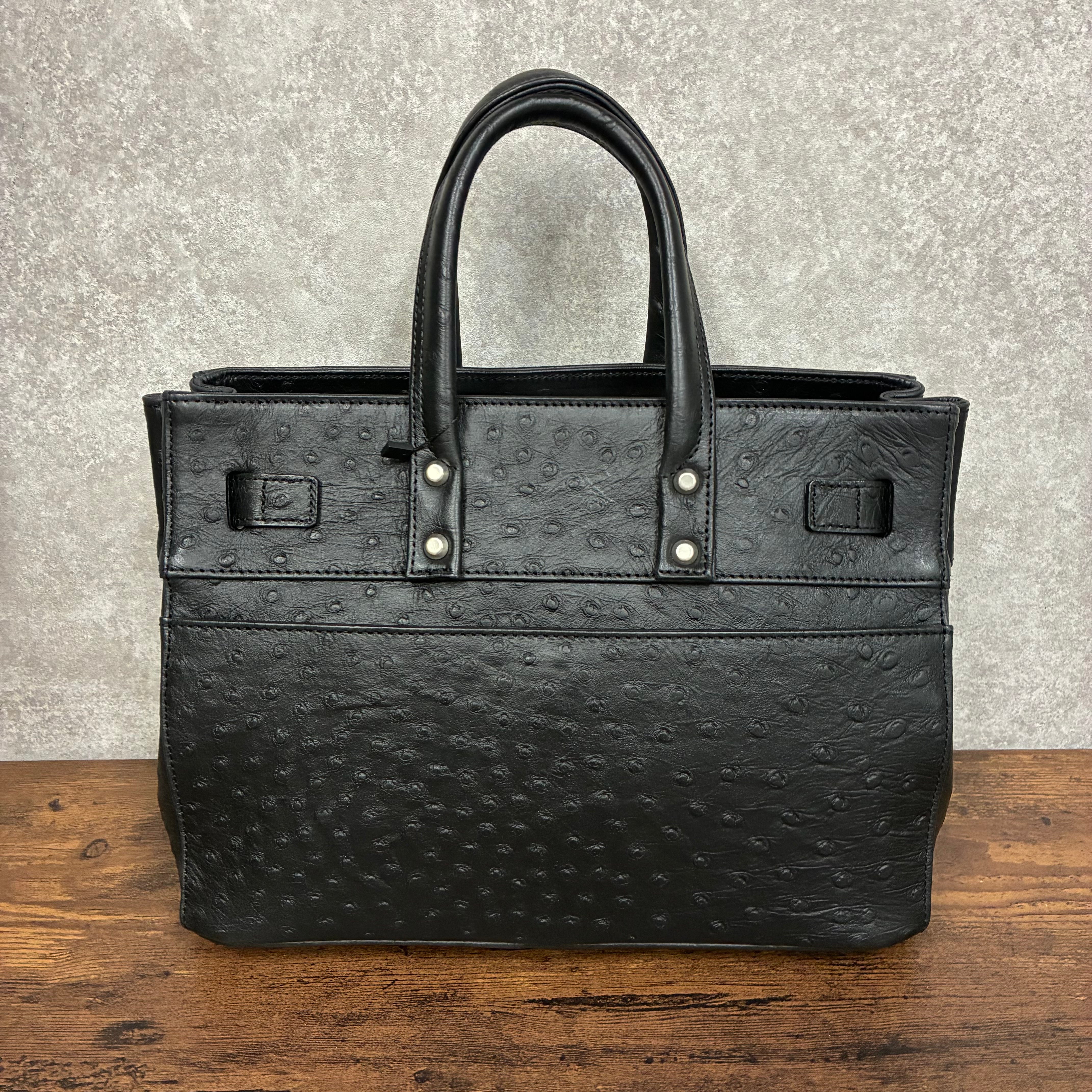 【MUL063】stud series トート　S　 - ブラック-　オーストリッチ型押し　ゴールドピンクライン入り  　※7/2〜7/12より事務所から順次発送予定