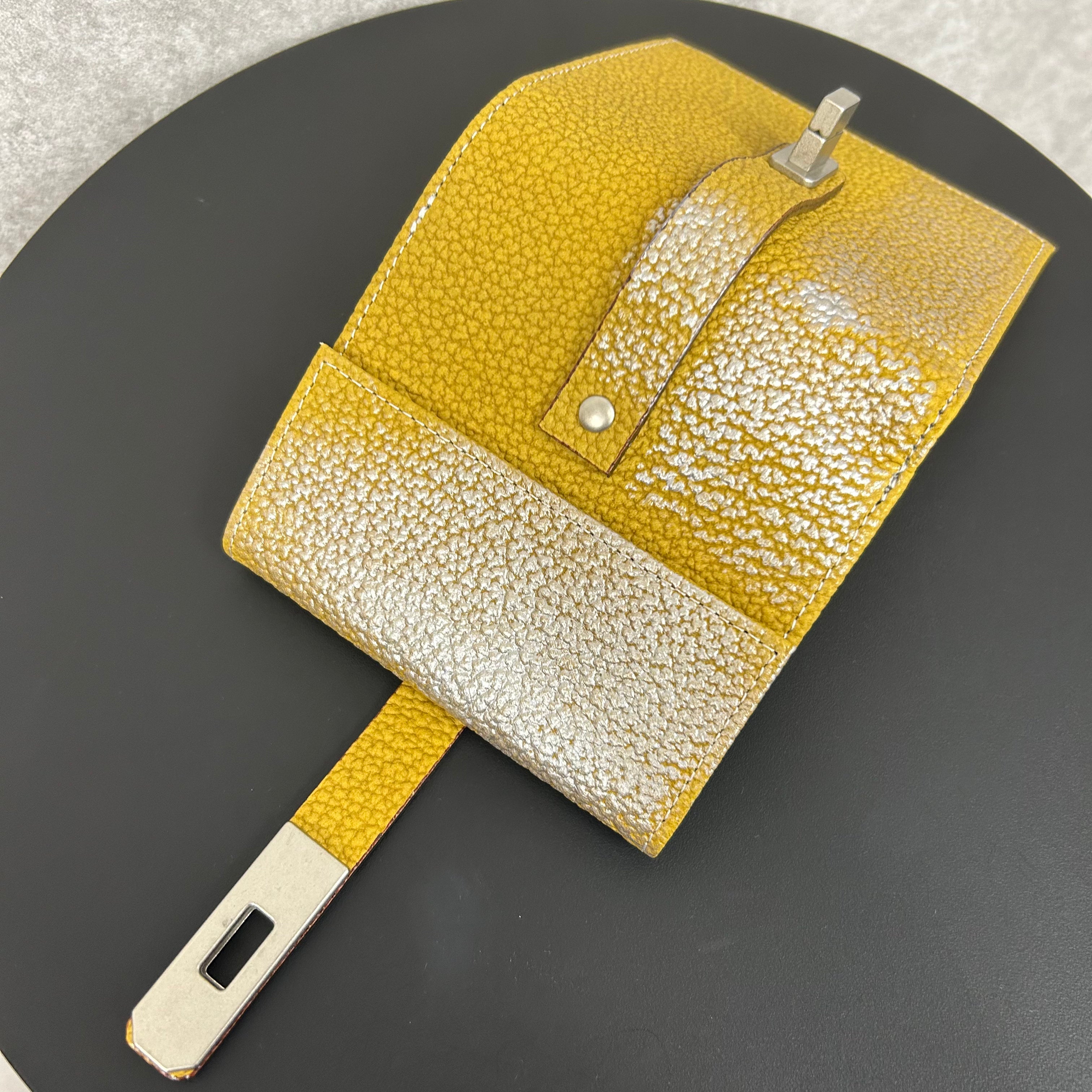 【MUL124】ミニウォレット　イエロー　シボ型押し　-シルバーライン-　※2/10〜17頃より順次発送予定