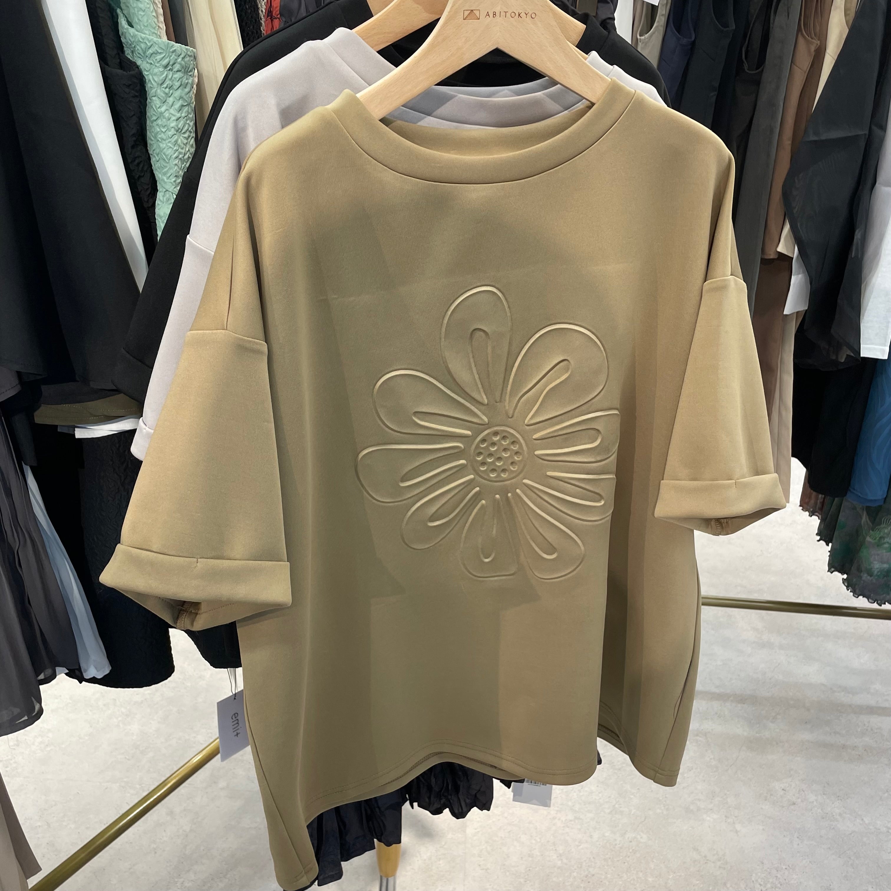 【ABITOKYO】五分袖フラワー柄エンボス加工ビックTシャツ　ベージュ ※5/28-6/3より順次発送