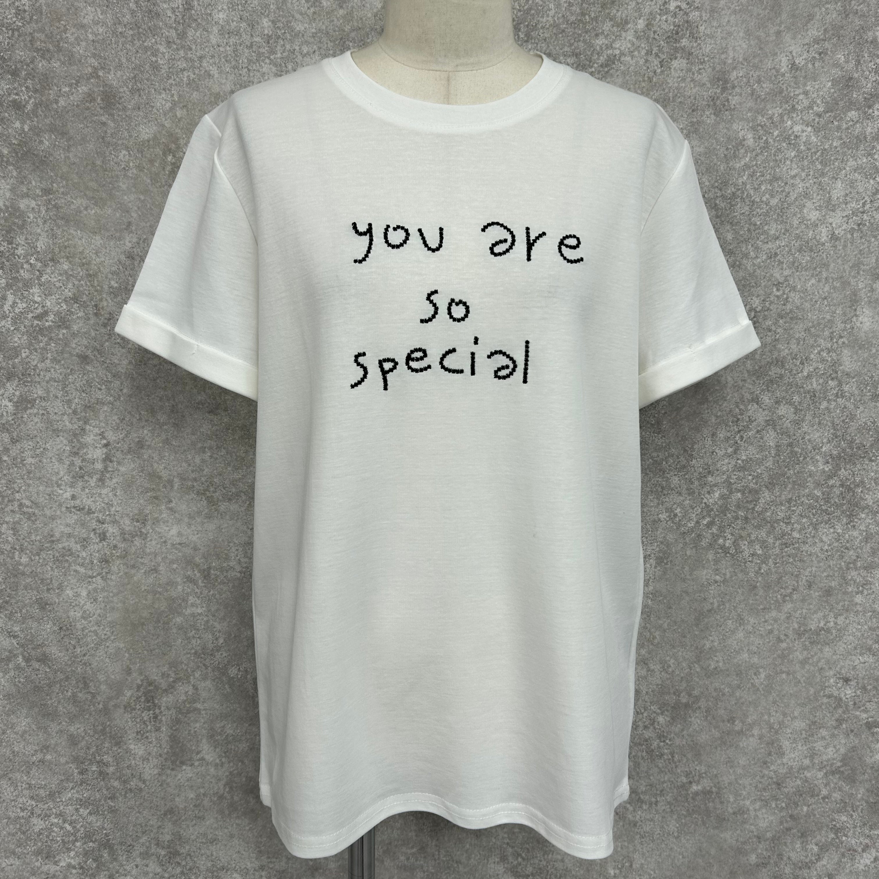 リップケース付き　英字ロゴTシャツ　-ホワイト-　※7/23〜29迄に順次発送予定