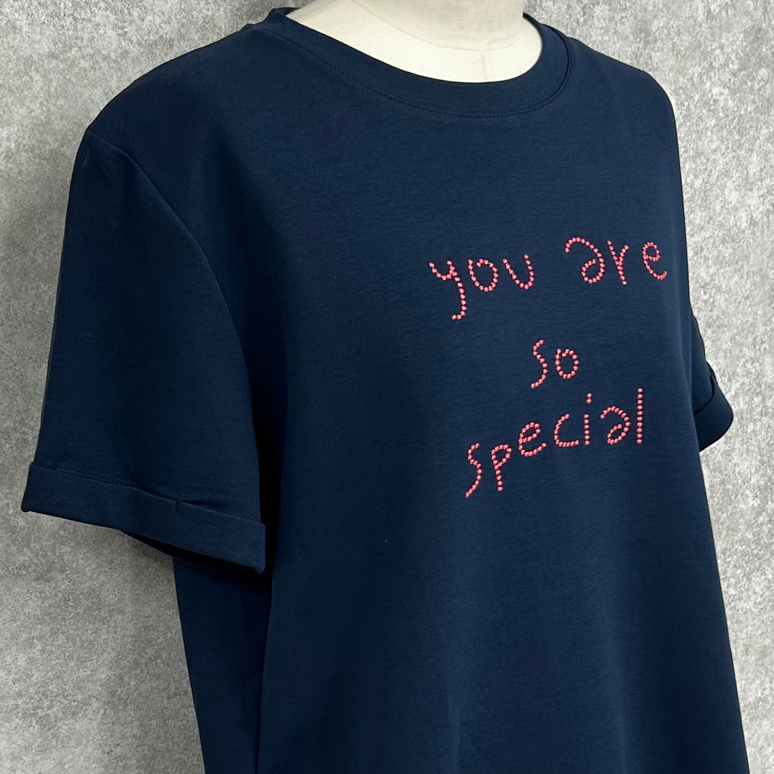 リップケース付き　英字ロゴTシャツ　-ネイビー-　※7/23〜29迄に順次発送予定