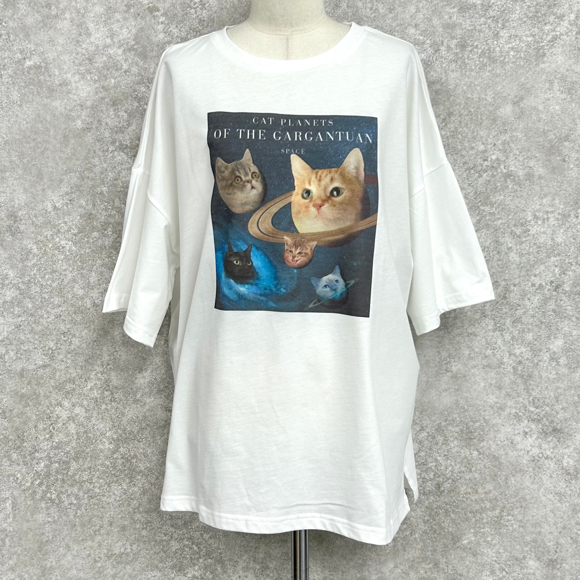 宇宙ネコプリントBIG Tシャツ　-オフホワイト-　※7/9〜15迄に順次発送予定