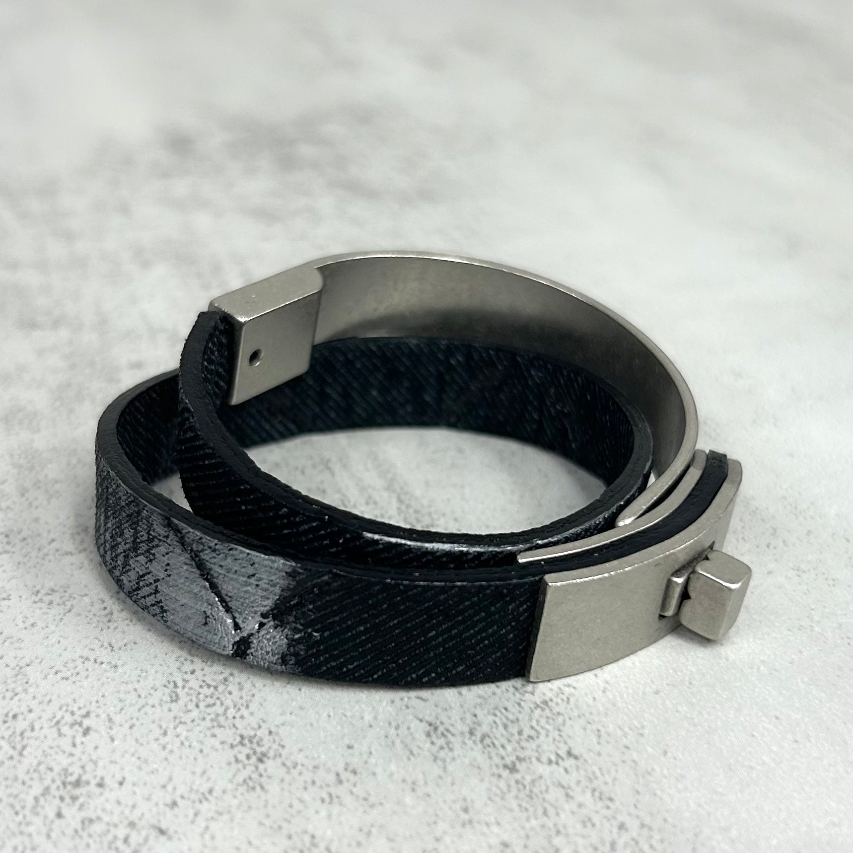 【M.U.L.】ブレスレット  ブラック  デニムレザーキルティング型押し  マットシルバー金具   ライン有  ※1週間前後で事務所より発送