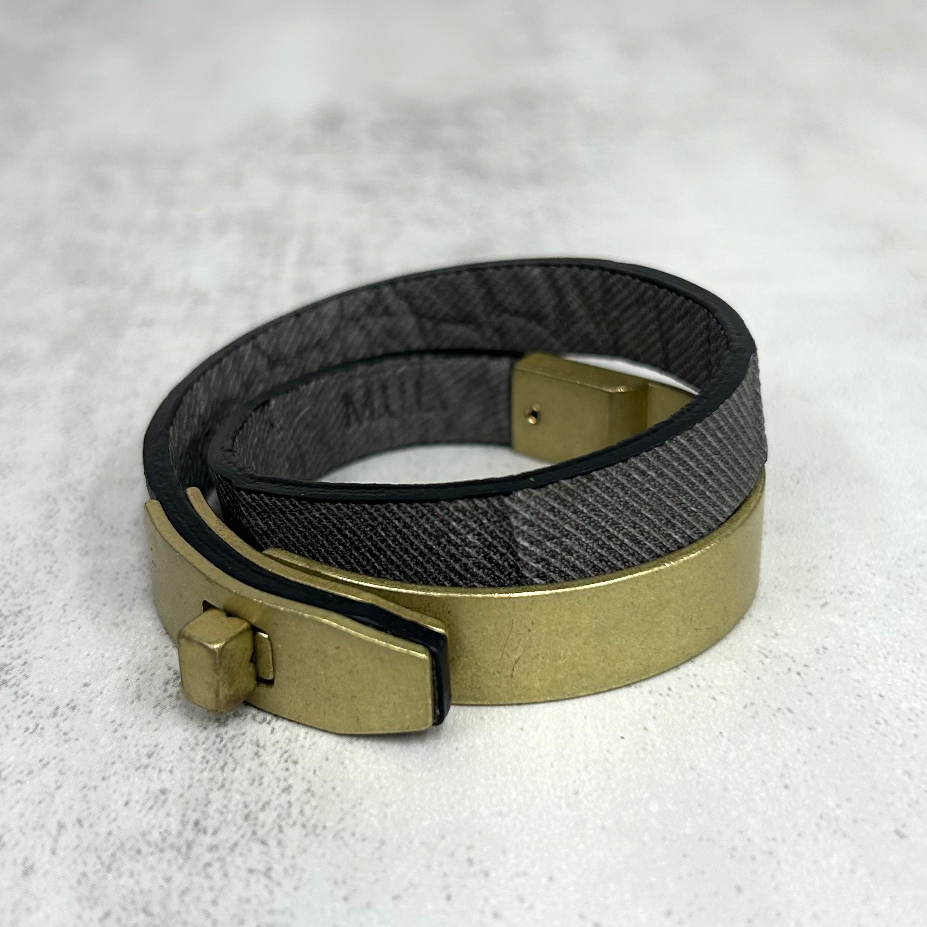 【M.U.L.】ブレスレット　灰グレー  デニムレザークロコダイル型押し  マットゴールド金具  ※1週間前後で事務所より発送
