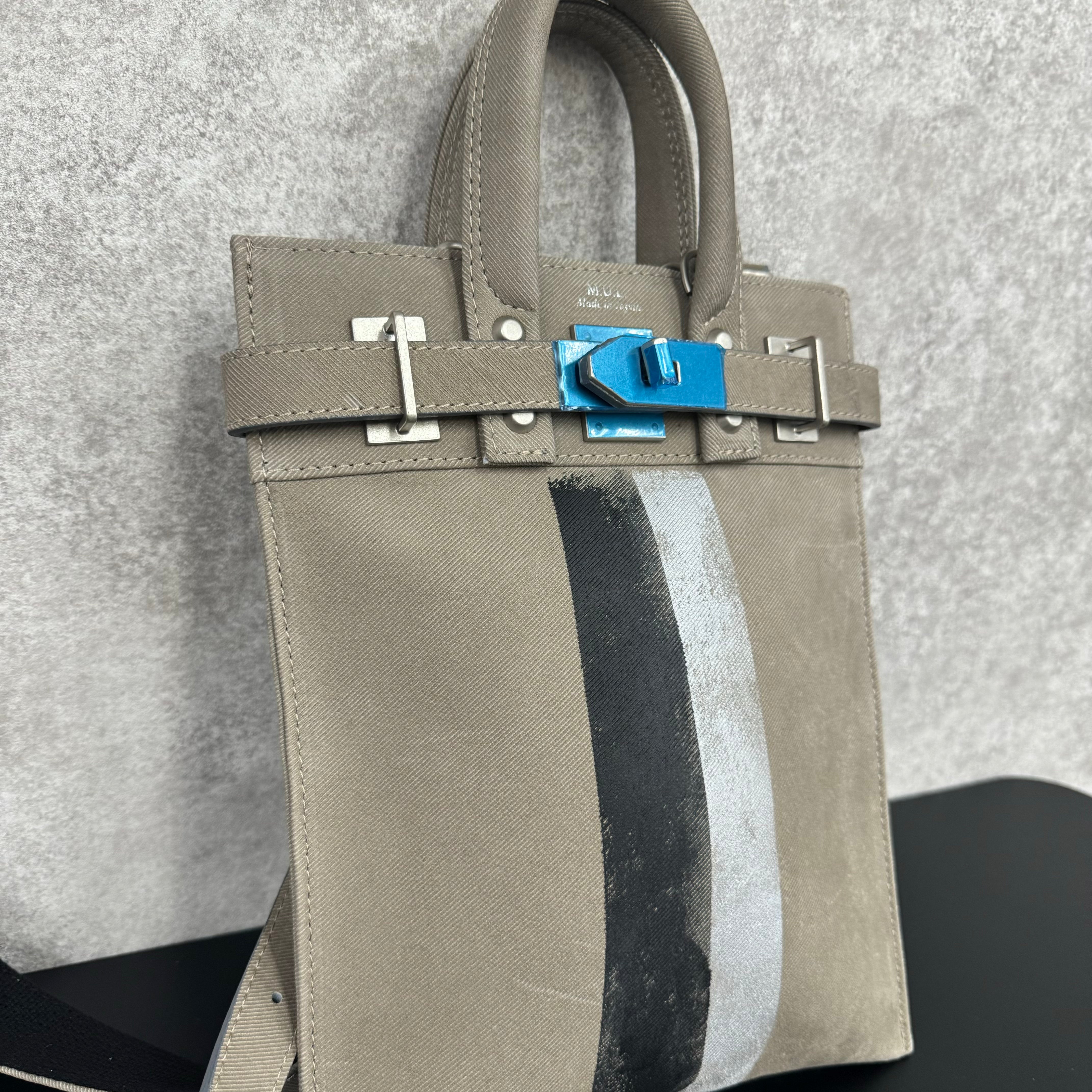 【M.U.L.】サコッシュSS 　グレージュ　デニムレザー　ライン有り　※1週間前後で発送