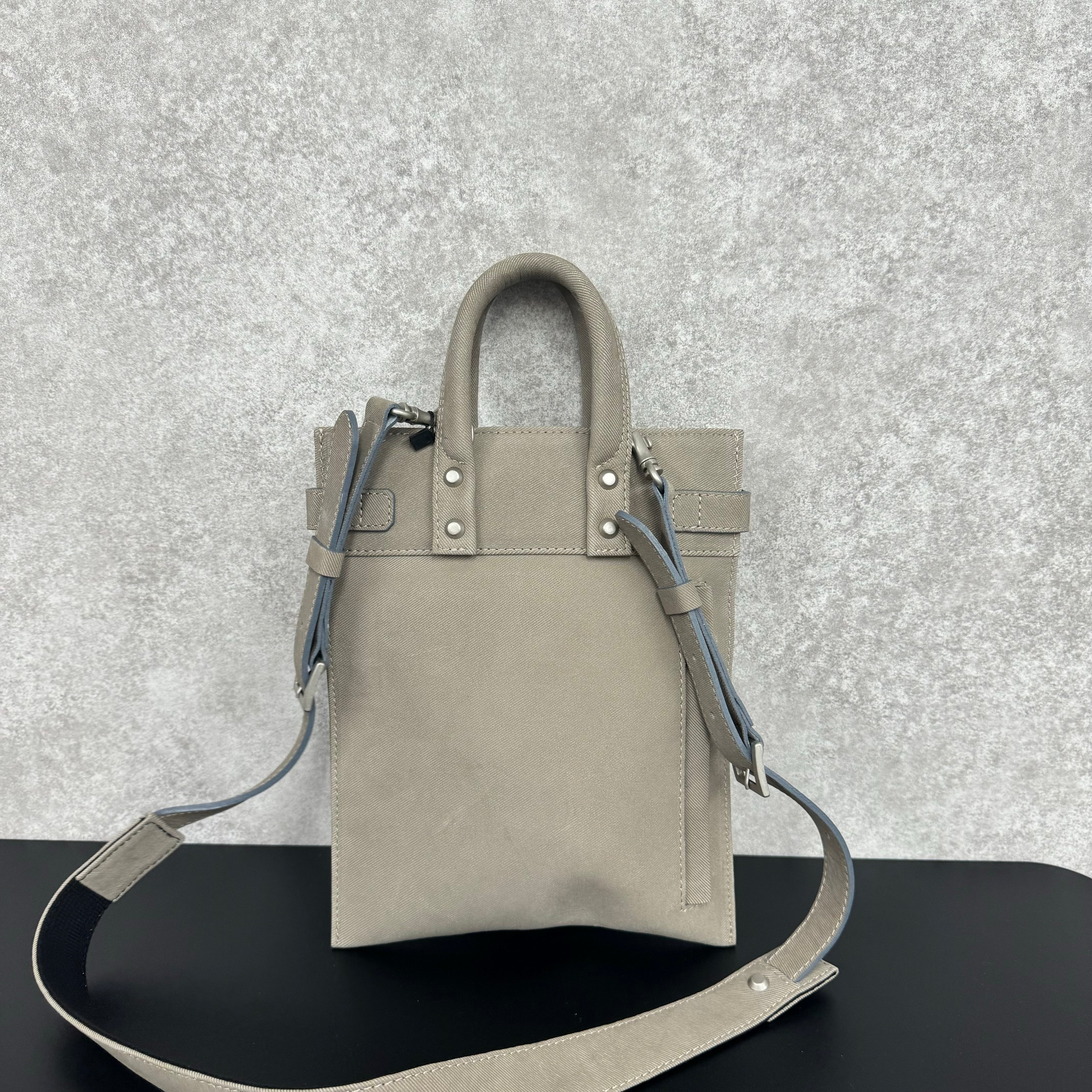 【M.U.L.】サコッシュSS 　グレージュ　デニムレザー　ライン有り　※1週間前後で発送