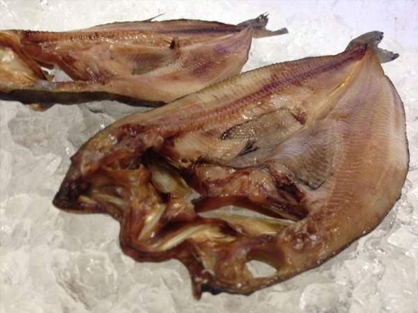 【北海道フェア　水産部門🐟】開き真ほっけ 300g/枚　3枚/pc　冷凍　※5/25~31より順次発送予定　（クーポン対象商品）