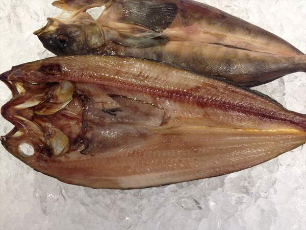 【北海道フェア　水産部門🐟】開き真ほっけ 300g/枚　3枚/pc　冷凍　※5/25~31より順次発送予定　（クーポン対象商品）