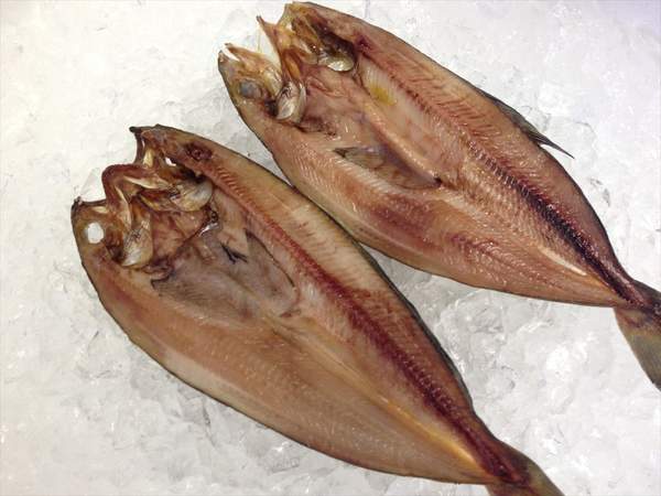 【北海道フェア　水産部門🐟】開き真ほっけ 300g/枚　3枚/pc　冷凍　※5/25~31より順次発送予定　（クーポン対象商品）