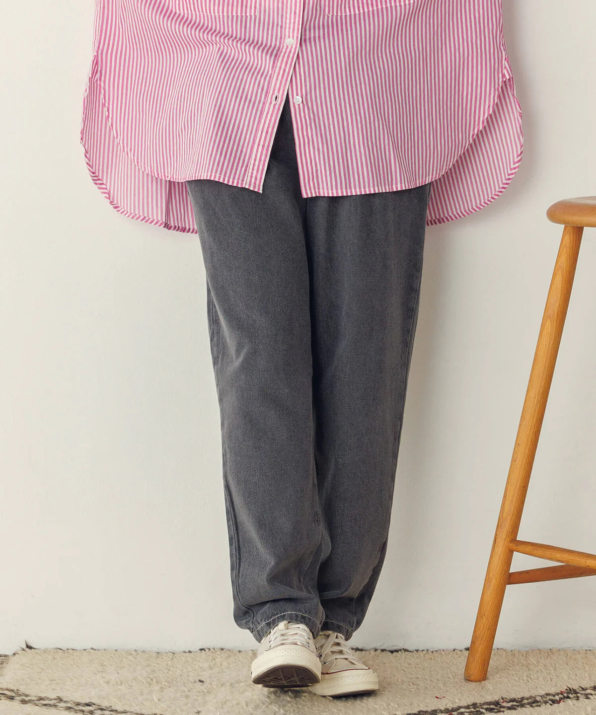 【hunch】デニムテーパードパンツ　グレー　※8/27-9/2より順次配送予定