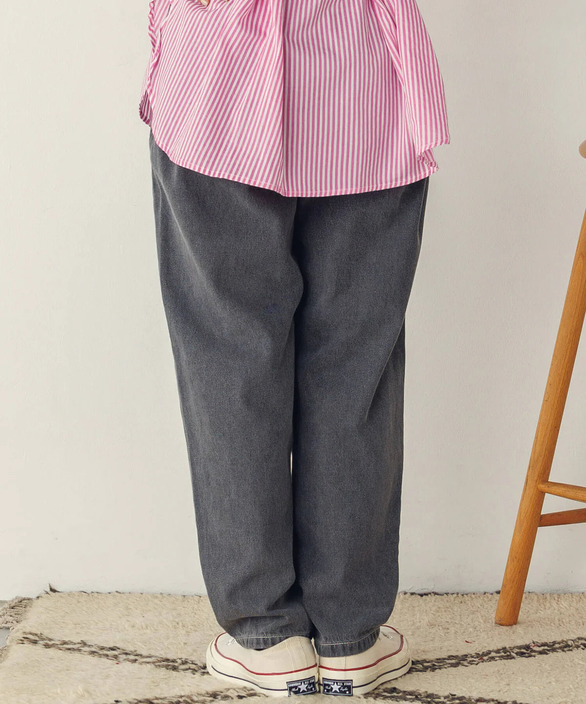【hunch】デニムテーパードパンツ　グレー　※8/27-9/2より順次配送予定