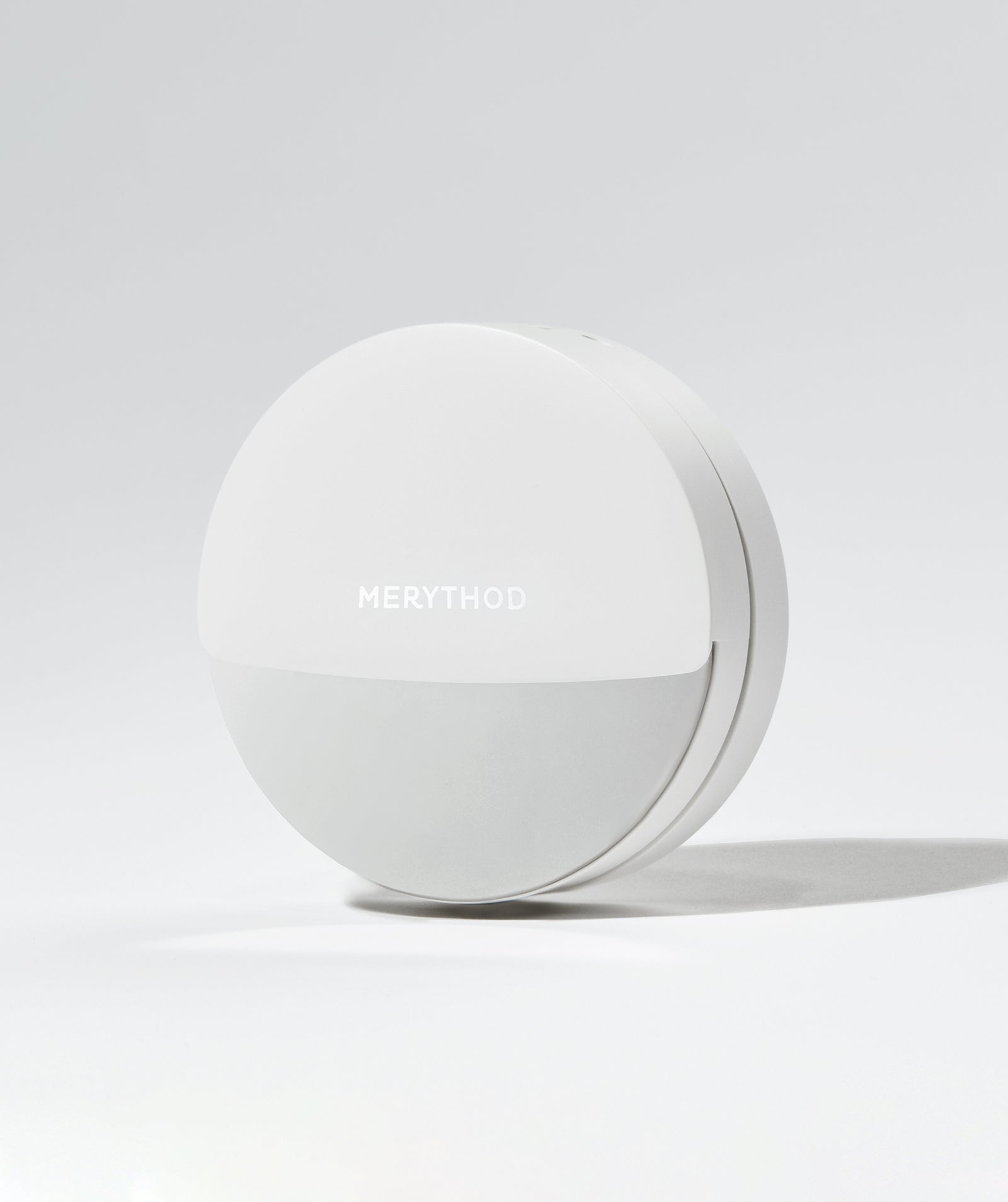 【MERYTHOD】 スキンフィットカバースパチュラクッション03サンド　※4/18〜5/12頃より配送予定